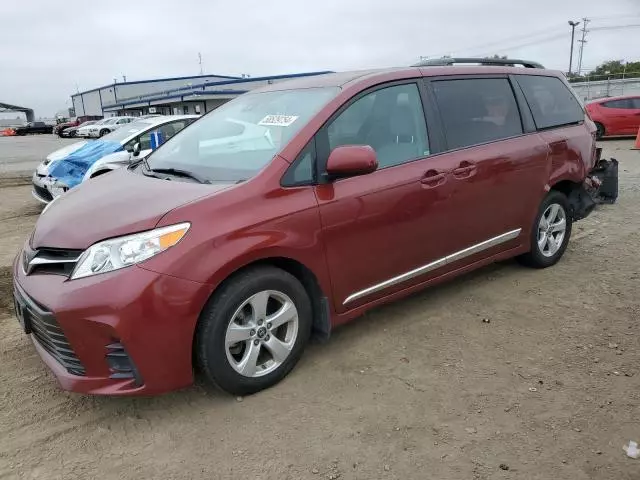 2018 Toyota Sienna LE