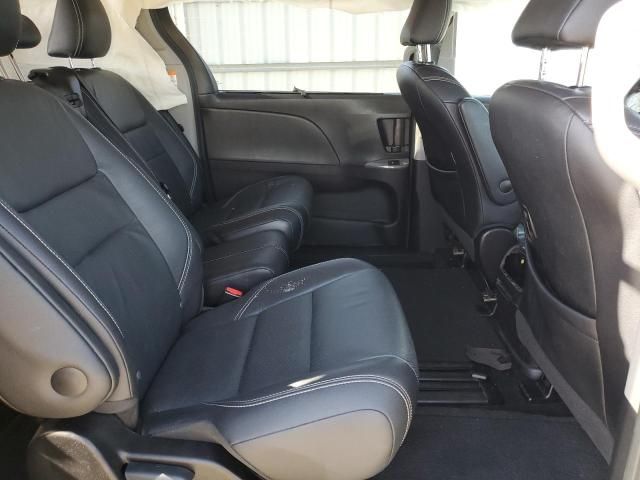 2015 Toyota Sienna Sport