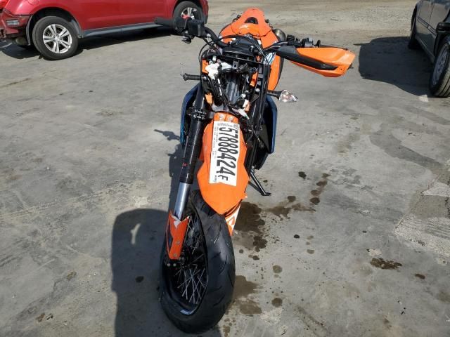 2023 KTM 690 SMC R