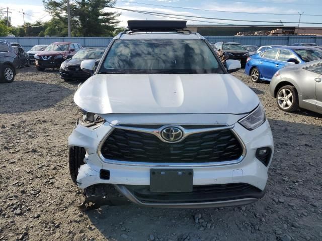 2022 Toyota Highlander Platinum