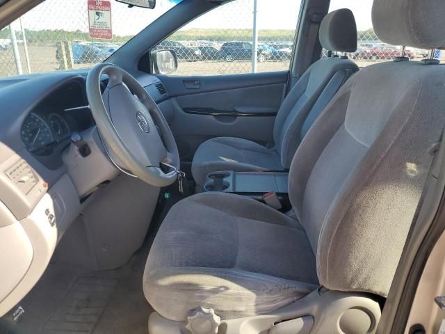 2004 Toyota Sienna CE