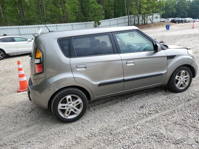 2010 KIA Soul +