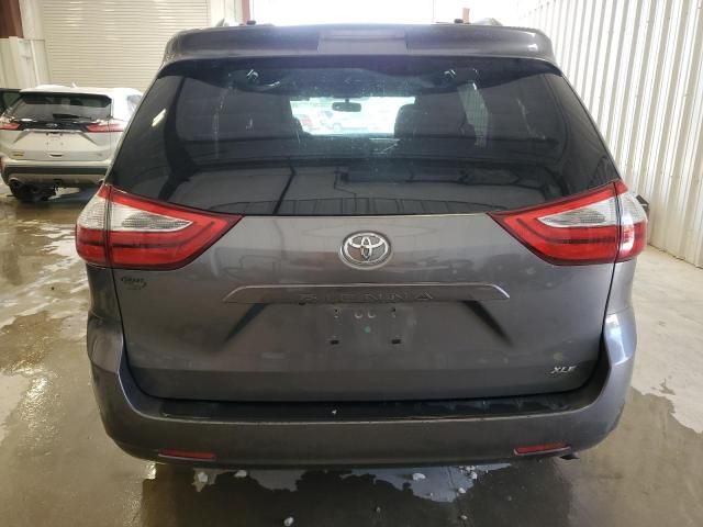 2017 Toyota Sienna XLE