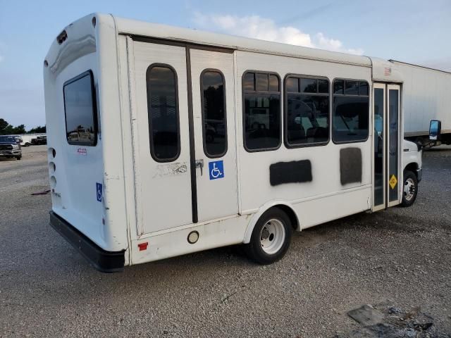 2016 Ford Econoline E350 Super Duty Cutaway Van