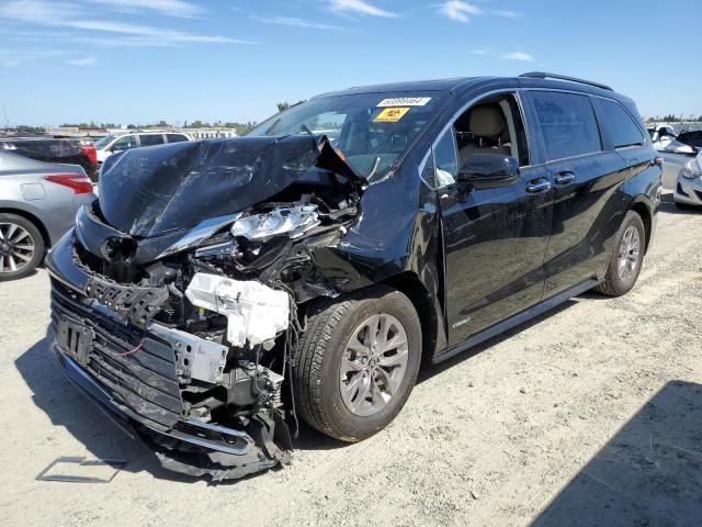 2021 Toyota Sienna XLE