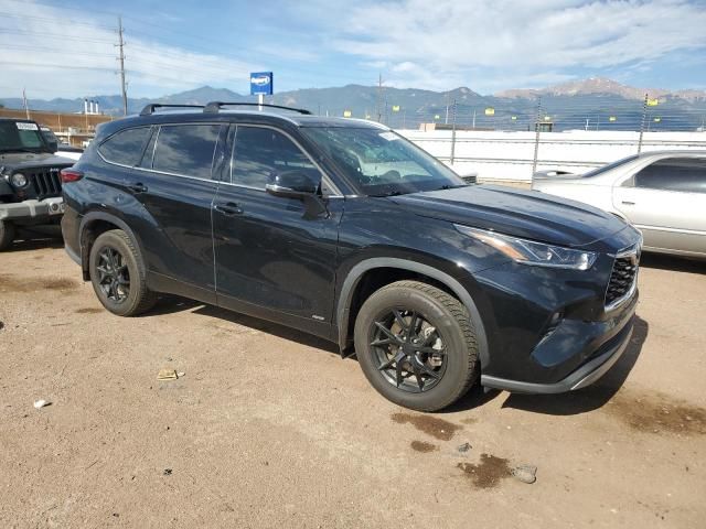 2022 Toyota Highlander Hybrid Platinum