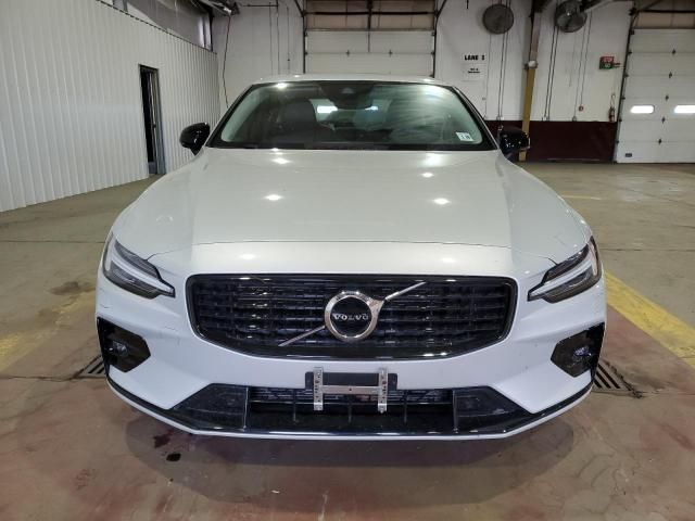 2022 Volvo S60 B5 Momentum