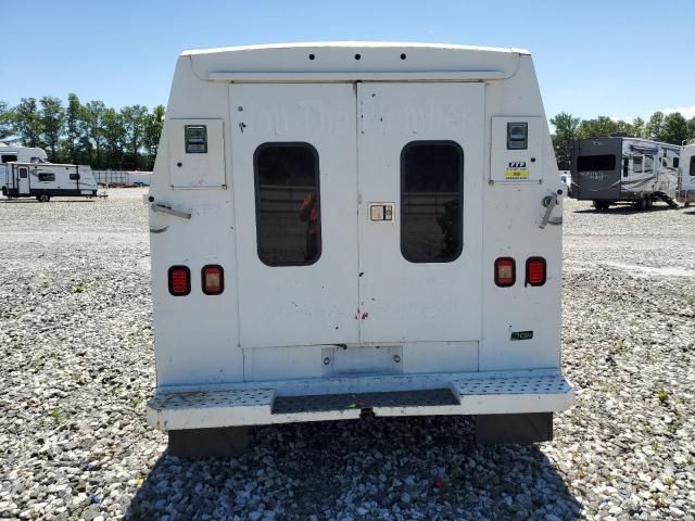 2010 Ford Econoline E350 Super Duty Cutaway Van