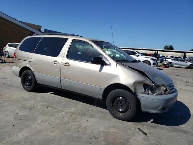 2002 Toyota Sienna LE