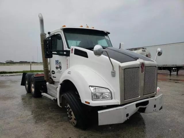 2024 Kenworth Construction T880