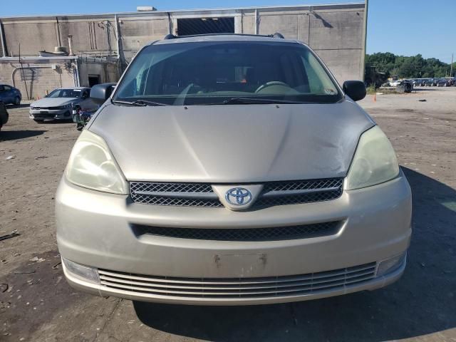 2004 Toyota Sienna CE