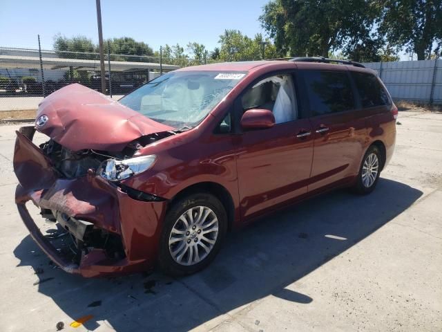 2013 Toyota Sienna XLE