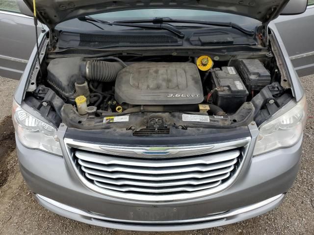 2014 Chrysler Town & Country Touring L