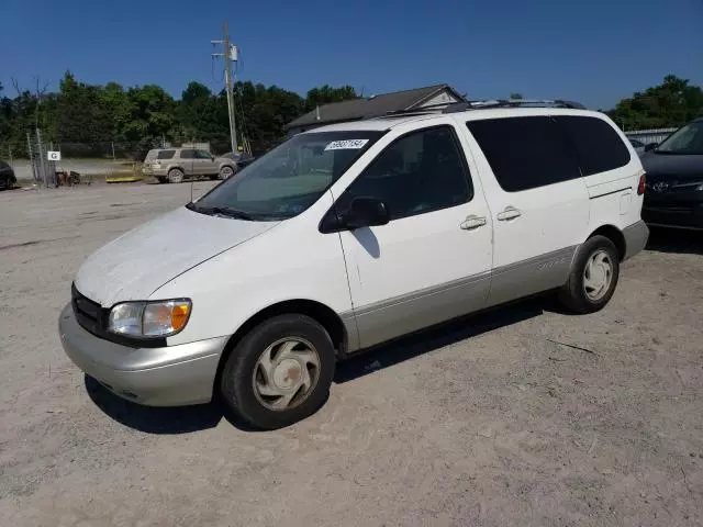 2000 Toyota Sienna LE