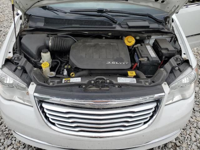 2016 Chrysler Town & Country Touring L