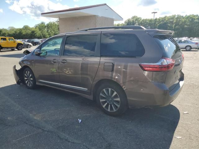 2018 Toyota Sienna LE