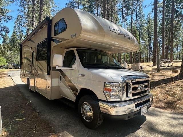 2017 Ford Econoline E350 Super Duty Cutaway Van