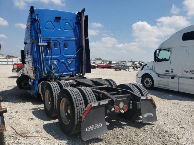 2010 Freightliner Cascadia 125