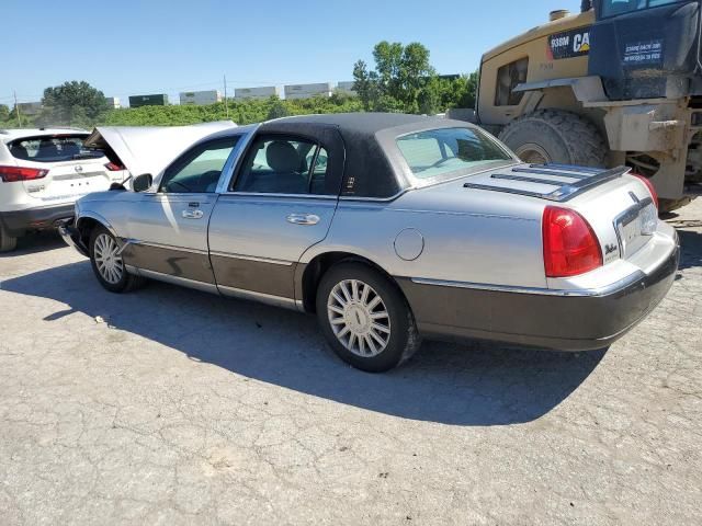 2005 Lincoln Town Car Signature Limited