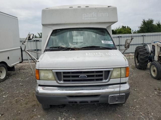 2006 Ford Econoline E450 Super Duty Cutaway Van