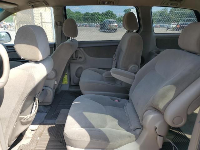 2004 Toyota Sienna CE