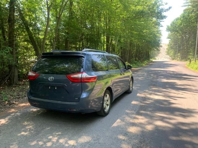 2016 Toyota Sienna LE