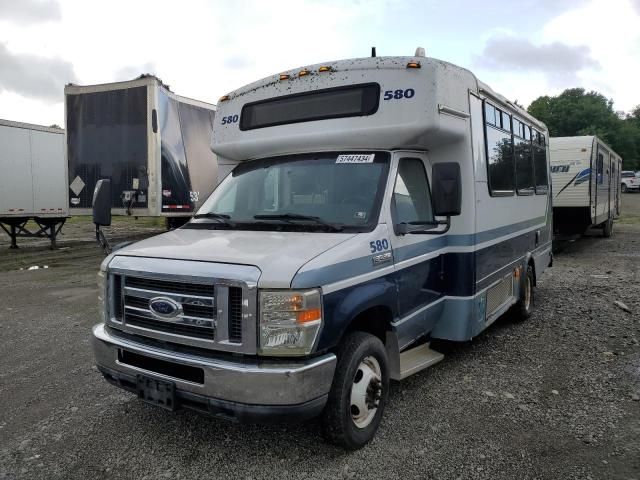 2010 Ford Econoline E450 Super Duty Cutaway Van