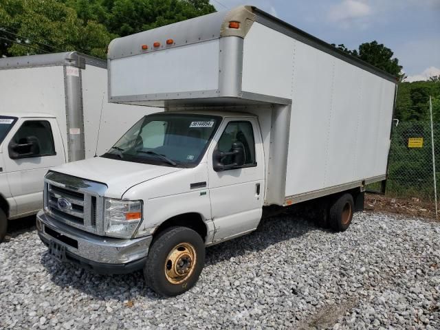 2013 Ford Econoline E350 Super Duty Cutaway Van