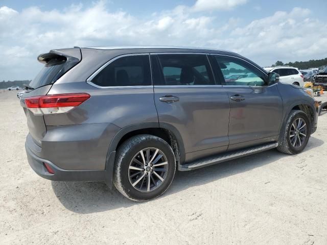 2017 Toyota Highlander SE