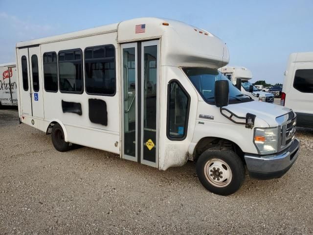 2016 Ford Econoline E350 Super Duty Cutaway Van