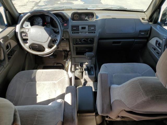 1997 Mitsubishi Montero LS