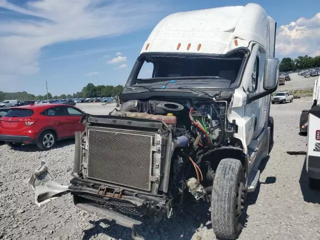 2022 Freightliner Cascadia 126