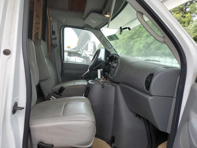 2006 Ford Econoline E450 Super Duty Cutaway Van