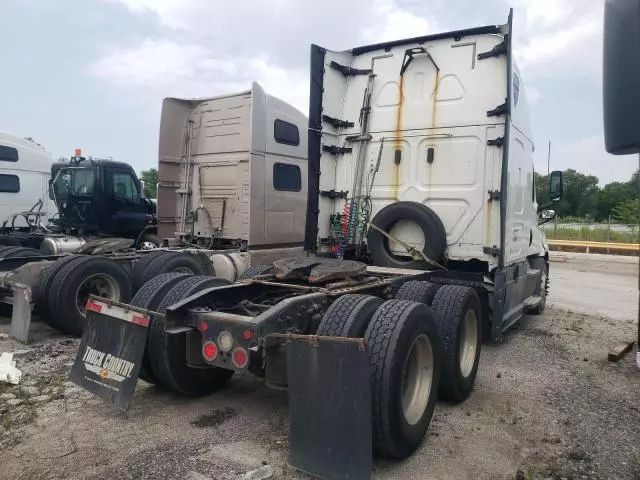 2019 Freightliner Cascadia 126