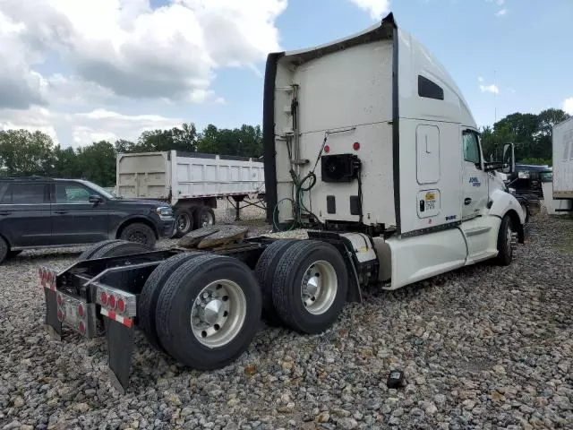 2017 Kenworth Construction T680