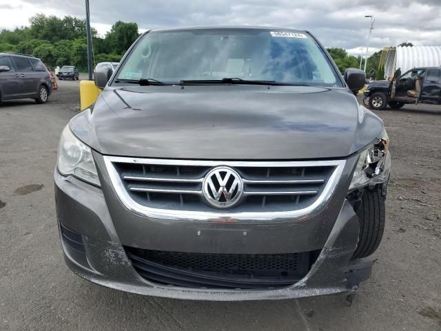 2010 Volkswagen Routan SE