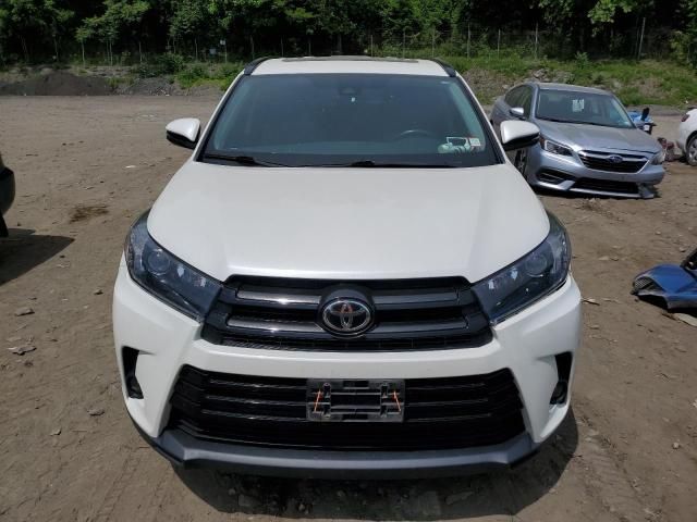 2019 Toyota Highlander SE