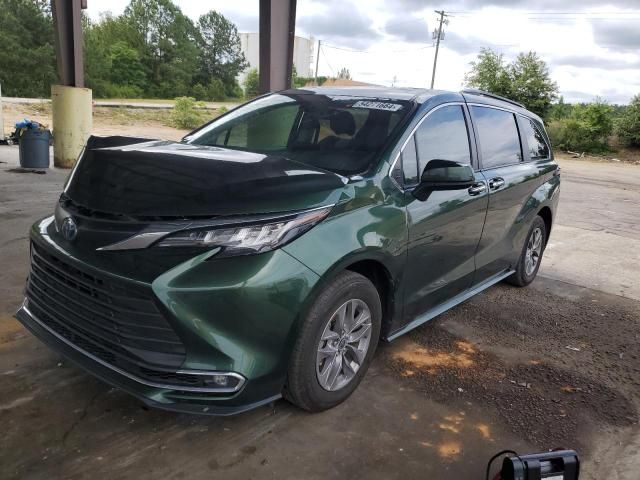 2022 Toyota Sienna XLE