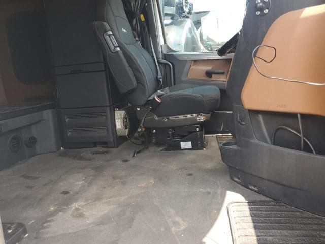 2019 Freightliner Cascadia 126