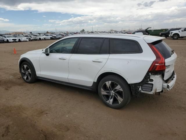 2020 Volvo V60 Cross Country T5 Momentum