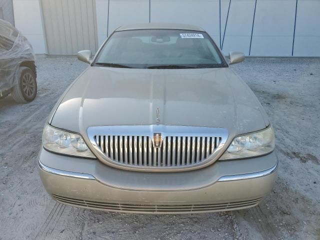 2005 Lincoln Town Car Signature