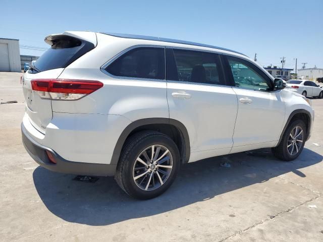 2017 Toyota Highlander SE