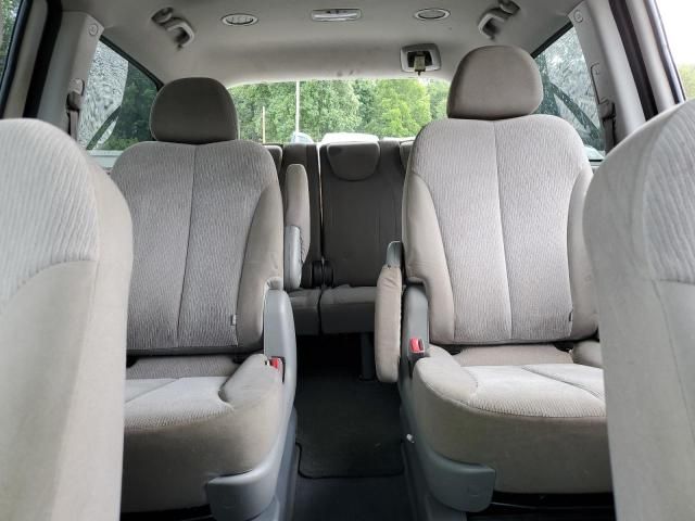 2011 KIA Sedona LX