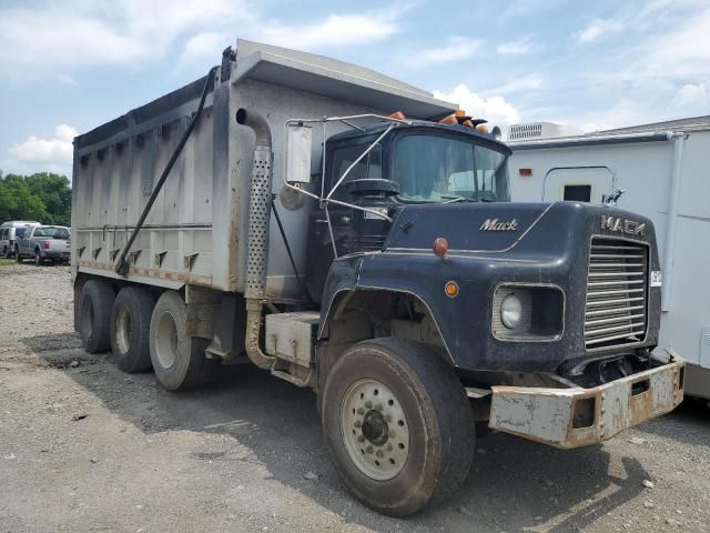 1988 Mack 600 DM600