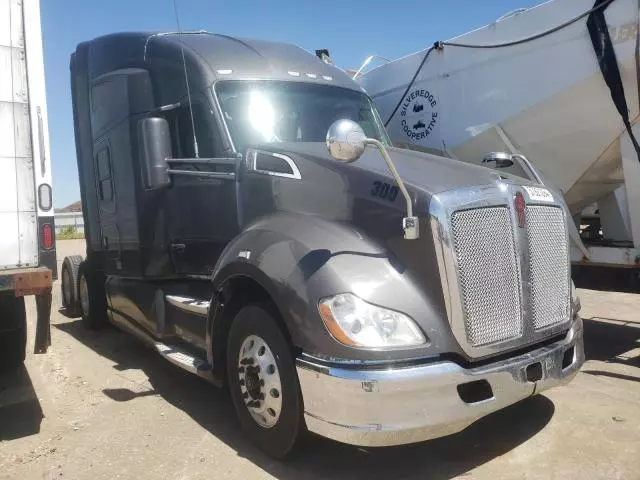 2014 Kenworth Construction T680