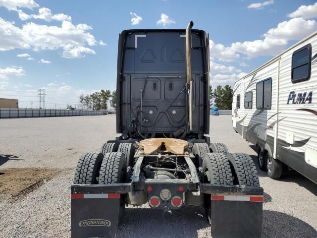 2021 Freightliner Cascadia 126