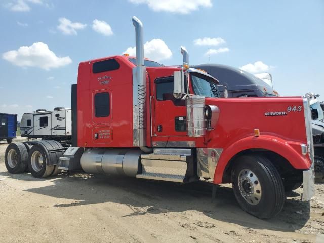 2023 Kenworth Construction W900