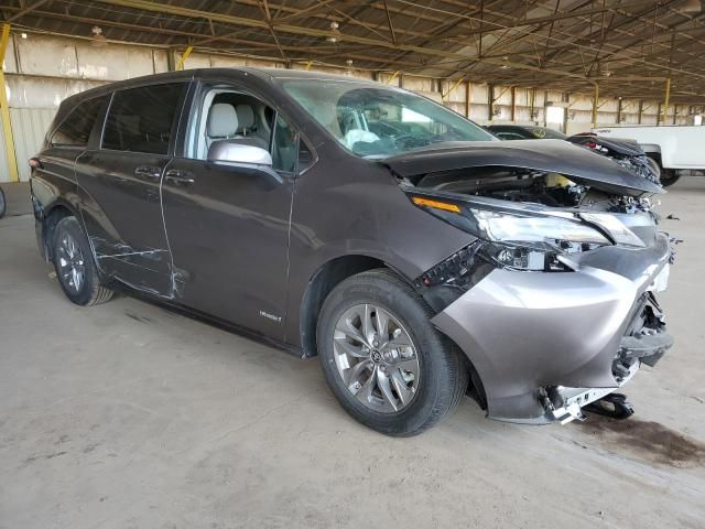 2024 Toyota Sienna LE