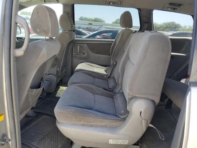 2005 Toyota Sienna CE