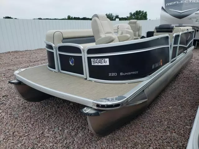 2018 Premier Pontoon